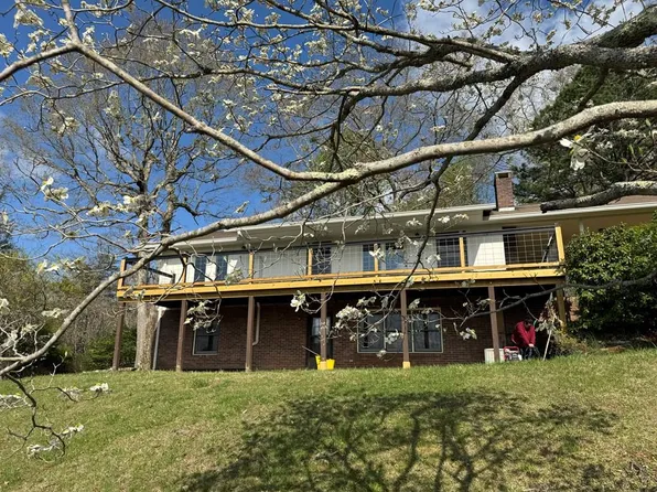 558 Old Dyer Dr, Hayesville, NC 28904