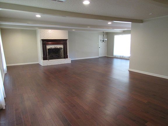 2nd image of 106 S Hollingsworth Dr