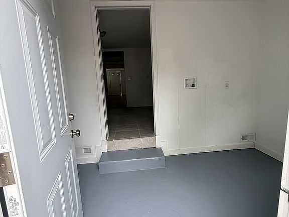 4th image of 161 S Main St