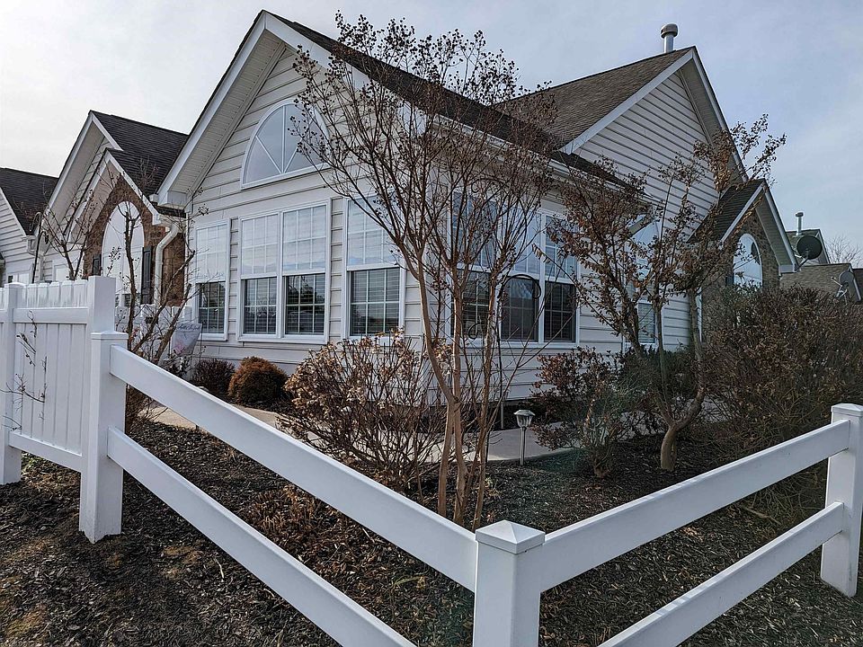 1st image of 210 Revolution Cir #37-2