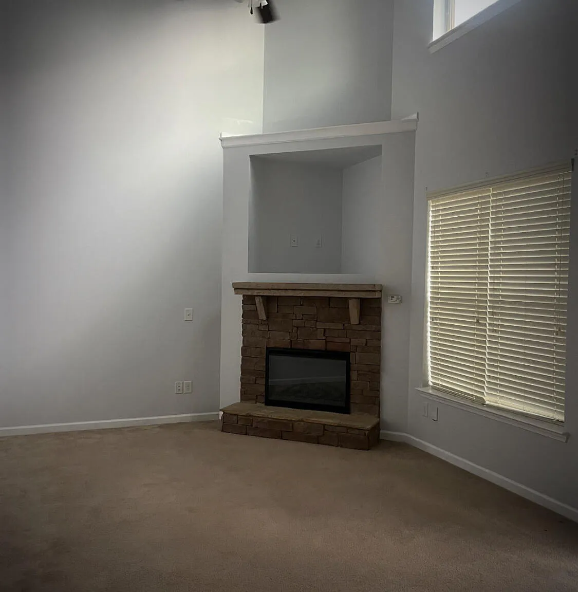 4 bed, 2.5 bath, 2560 sqft, $2,300 — Photo 4