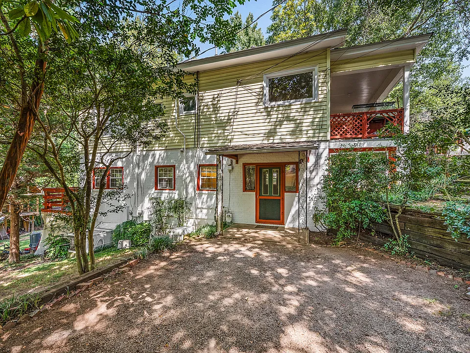 2 B Hillside Dr