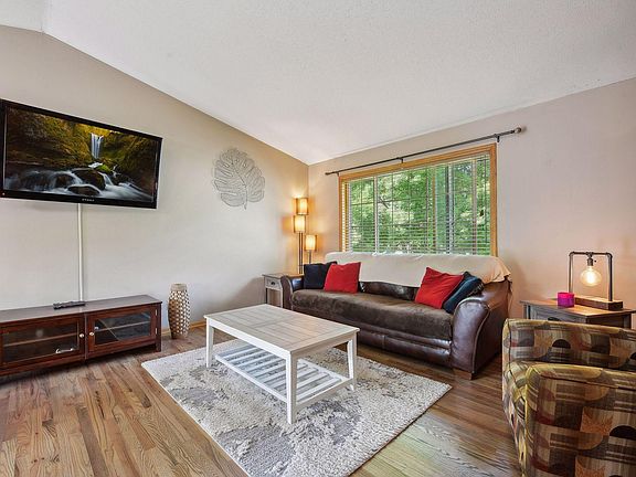 4th image of 860 Marigold Dr