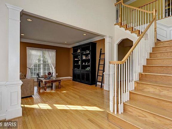 3rd image of 101 Windy Knoll Dr