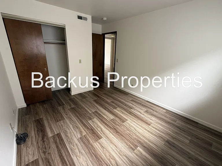 Laine St 529 — Photo 16