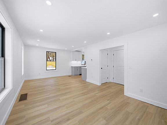 5th image of 26 Rivulet St