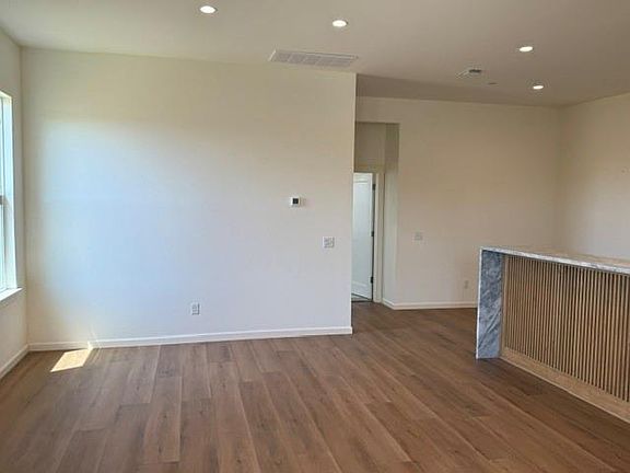 5th image of 541 Wimbledon Rd
