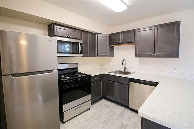 229 Oak Ave — Photo 8