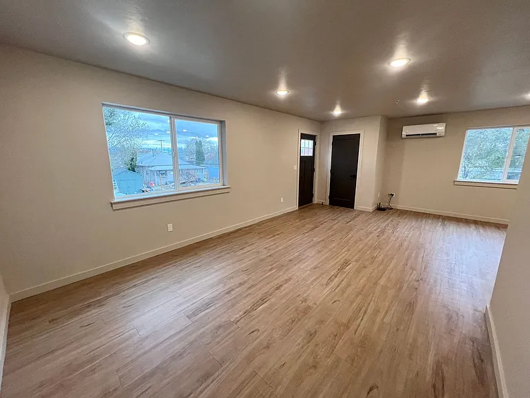 1607 N Willow St — Photo 13