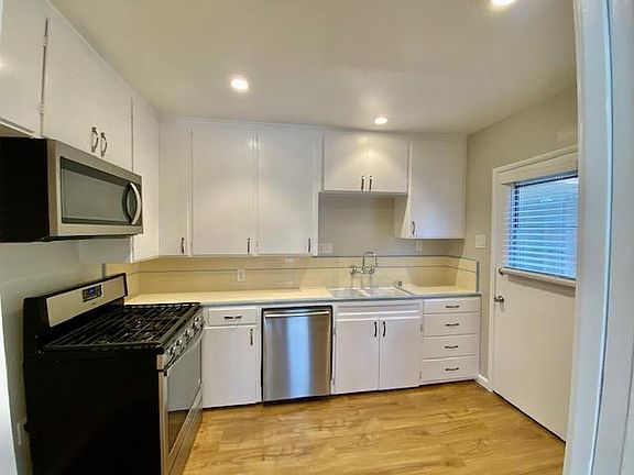 3rd image of 735 E Sacramento St