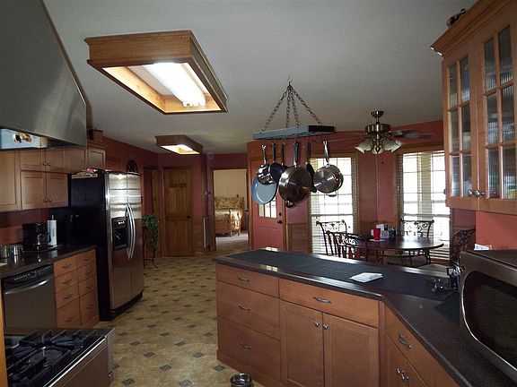 4th image of 715 Meredith Ln