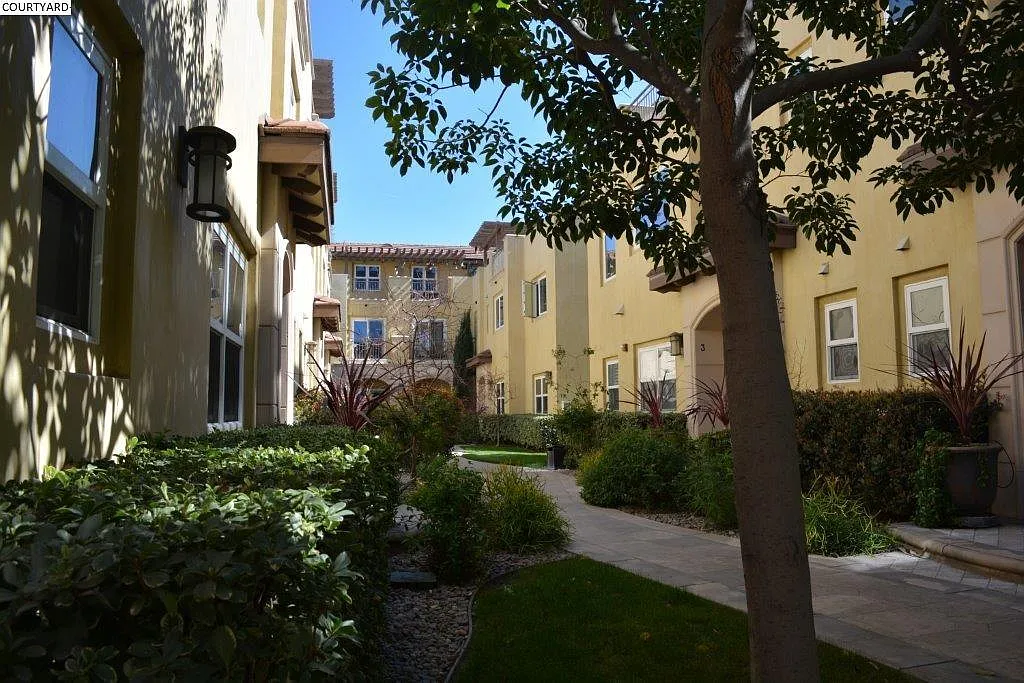 3 bed, 3.5 bath, 1700 sqft, $5,600 — Photo 1