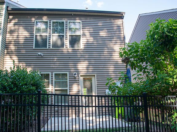 3rd image of 122 Tuftin Dr #1