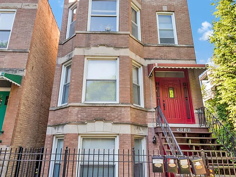 2539 W Walton St #2 — Photo 1
