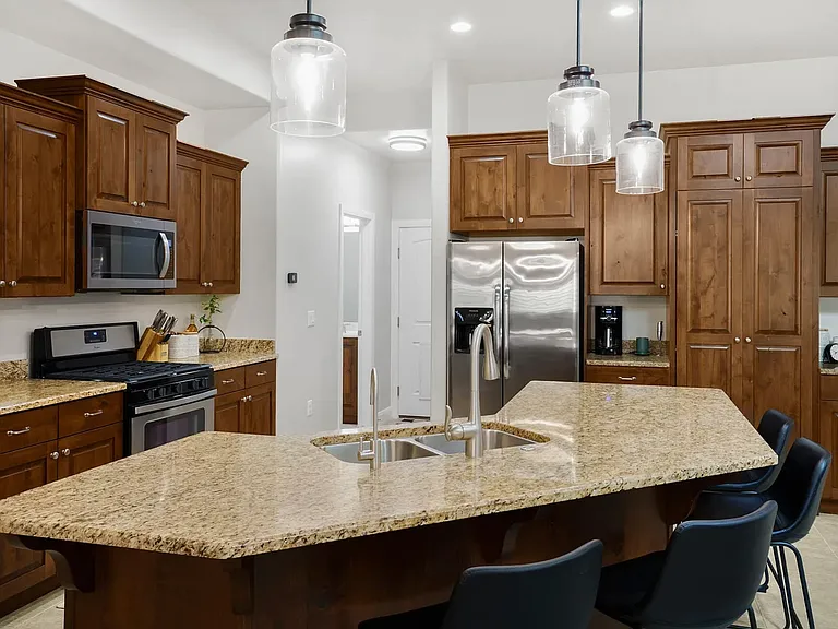 529 E Dry Springs Ln — Photo 4