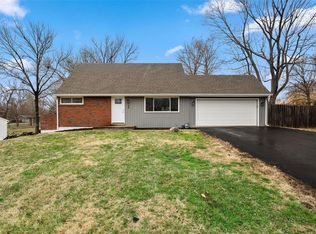 24 E Meadow Ln, Ballwin, MO 63021