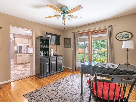 5th image of 244 Sanderson Dr