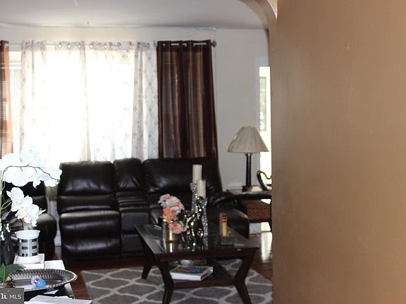 4th image of 2814 Belmont Ave