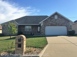 882 W Crestwood St, Nixa, MO 65714
