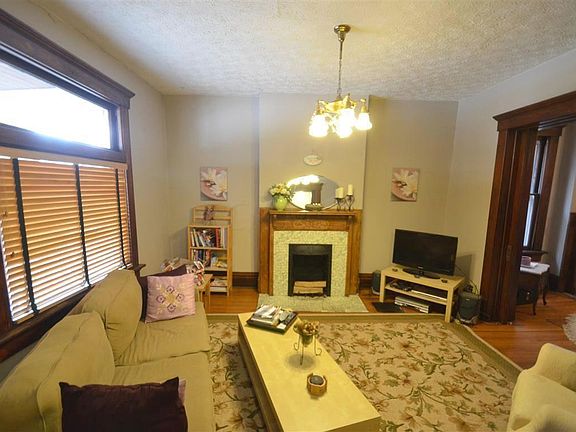 3rd image of 337 W Hubbard Ave