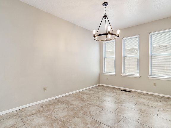5th image of 608 Ortiz Dr NE
