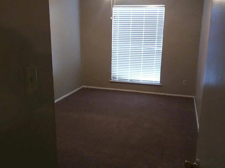 Peachtree Apartments — Photo 31