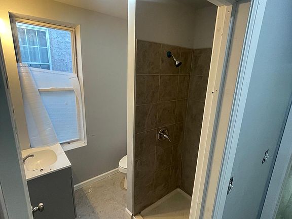 2nd image of 908 W Cambria St #2