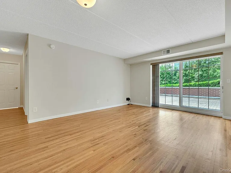 70 Lime Kiln Rd #2H — Photo 9