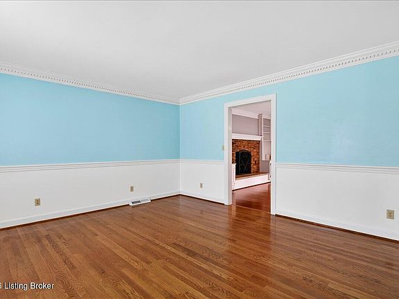 4th image of 412 Lake Forest Pkwy