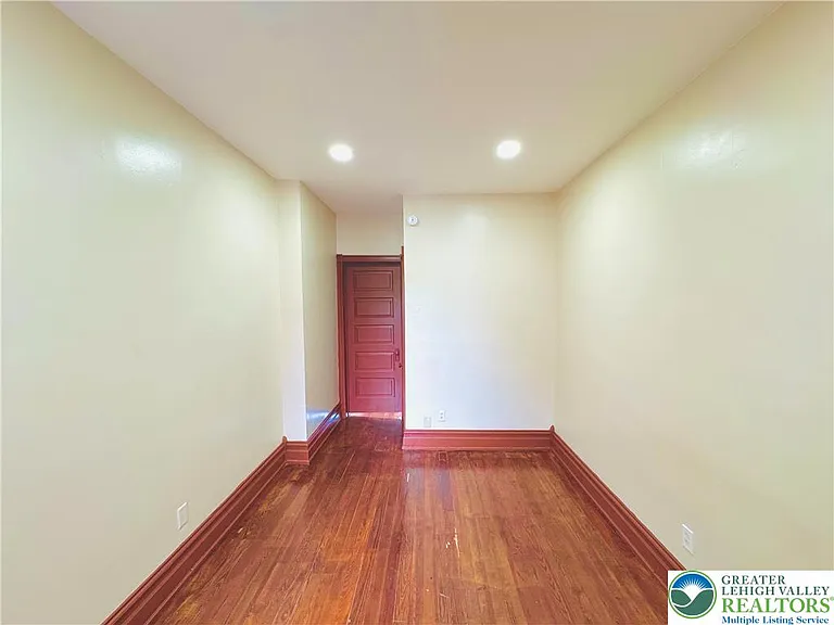 36 S Jefferson St — Photo 18