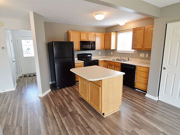 4th image of 10153 Meadow Glen Dr