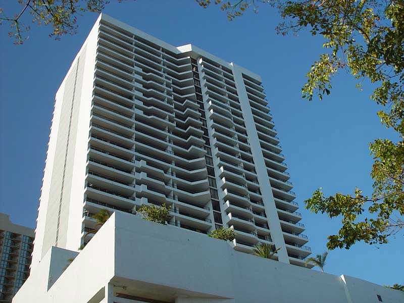 2nd image of 555 NE 15th St APT 517