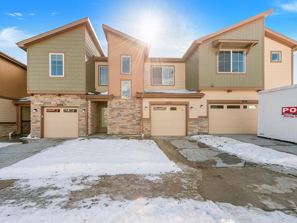 3BR/2.5BA + loft space and 1 car garage with amazing community amenities included!