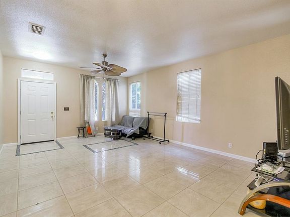 5th image of 19 Mistyvale Ct