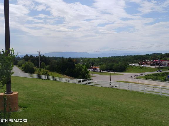 4th image of Green Valley Dr