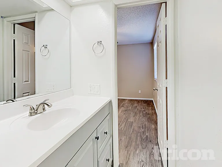 7805 W Cora Ln — Photo 9
