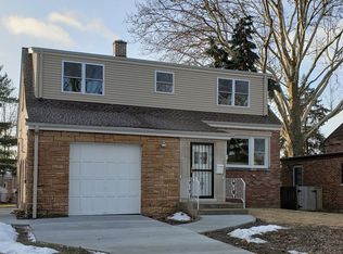 57 Northgate Rd, Riverside, IL 60546