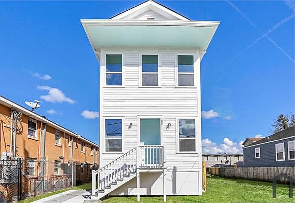 2nd image of 2823 Amelia St