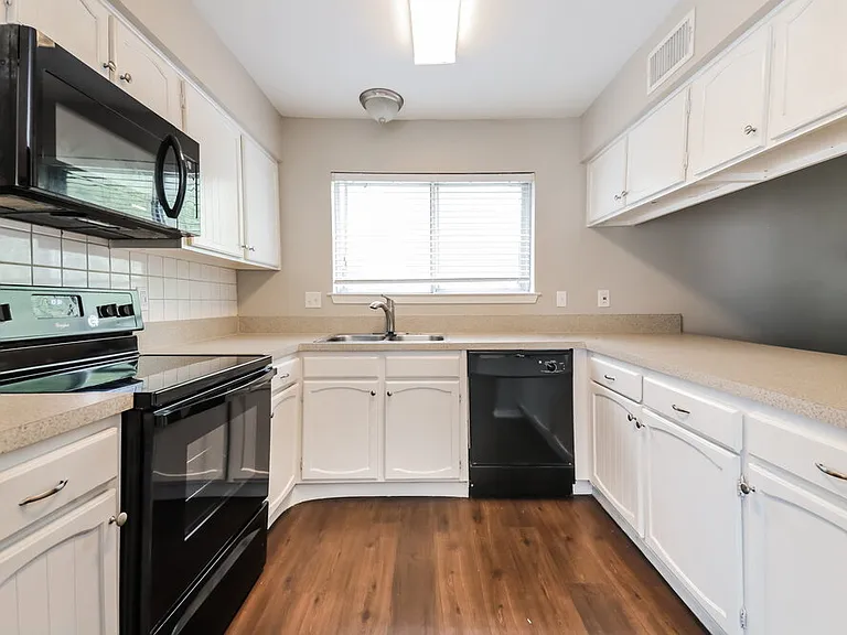 1113 Heiden Ct — Photo 9