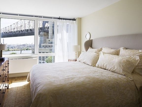 3rd image of 405 Main St APT 14V