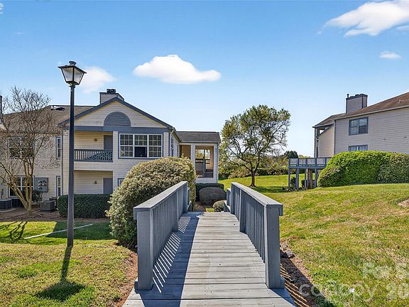 3rd image of 8124 Tremaine Ct