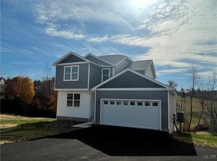5 Mooreland Ln, New Ringgold, PA 17960