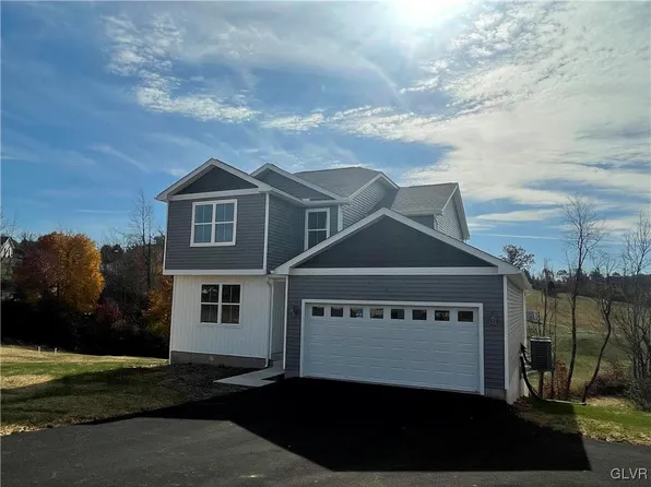 5 Mooreland Ln, New Ringgold, PA 17960