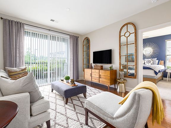 3rd image of 200 Dominion Oak Cir #1925