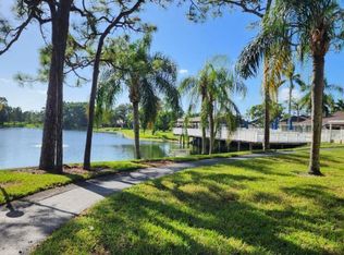435 Pine Glen Ln APT D-2, Greenacres, FL 33463