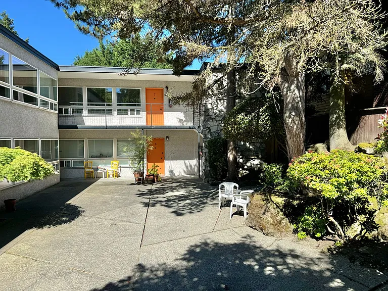 9043 35th Ave SW — Photo 15