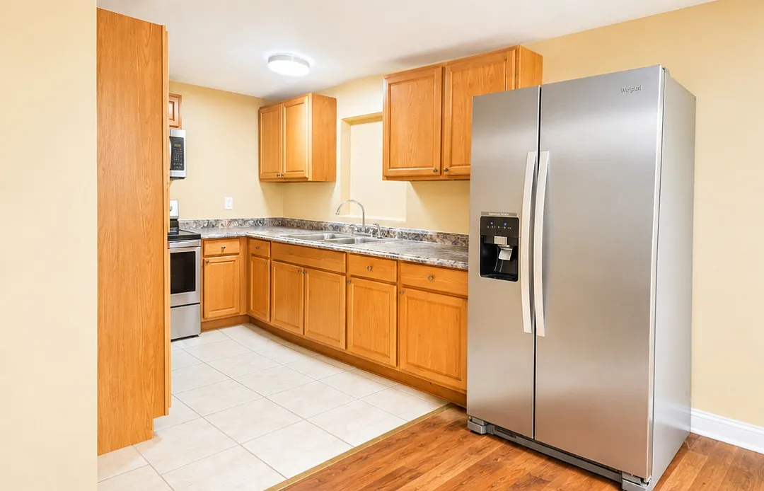 3 bed, 1210 sqft, $1,550 — Photo 3