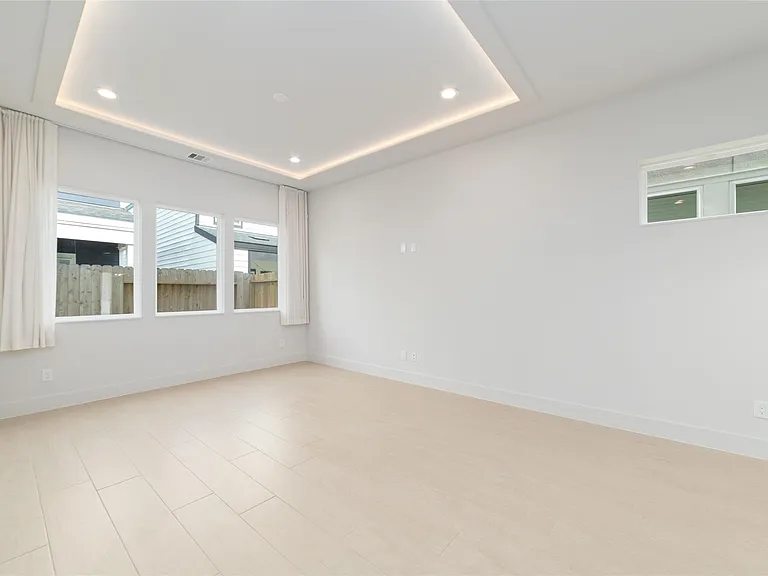 3007 Ventas Dr — Photo 10