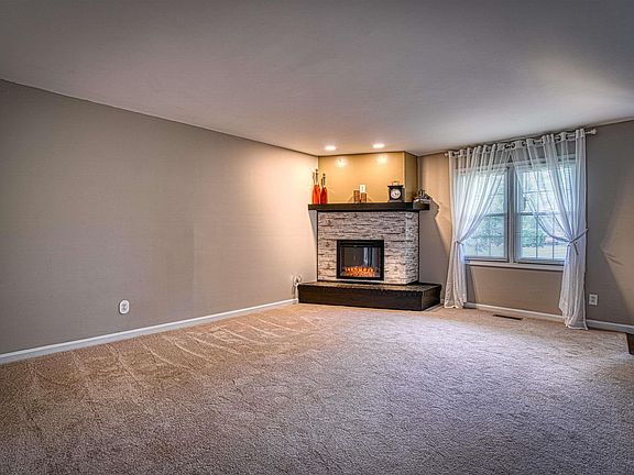 4th image of 622 Kingswood Dr #7
