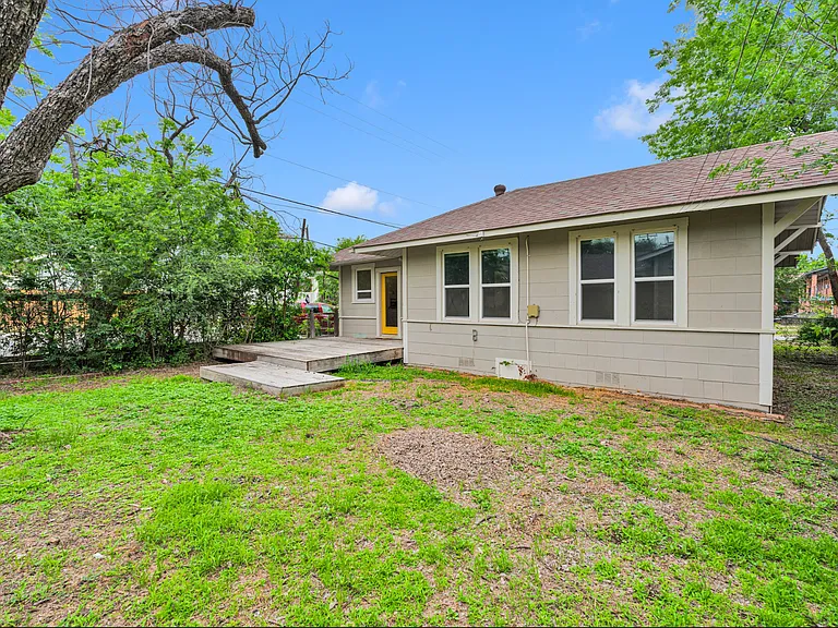 502 E Courtland Pl — Photo 16